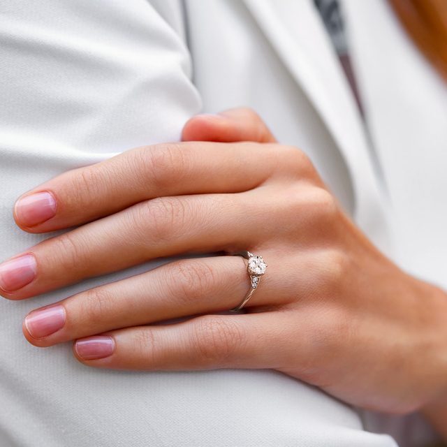 PRSTÝNEK S MORGANITEM A BRILIANTY V RŮŽOVÉM ZLATĚ - PRSTENY S MORGANITEM - 