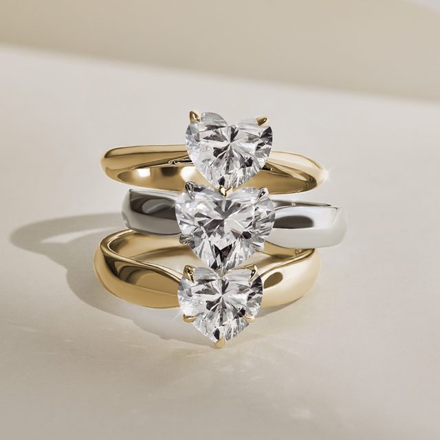 PIERŚCIONEK Z BIAŁEGO ZŁOTA Z LABORATORYJNYM DIAMENTEM W KSZTAŁCIE SERCA - PIERŚCIONKI Z LAB GROWN DIAMENTAMI - 