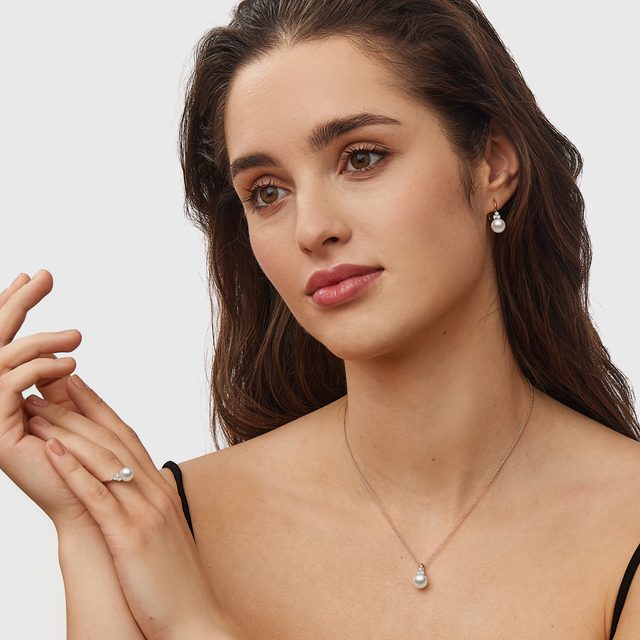 SCHMUCKSET MIT AKOYAPERLEN UND DIAMANTEN IN ROSÉGOLD - PERLENSCHMUCK SETS - 