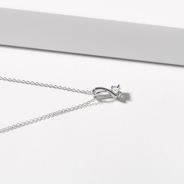 PENDENTIF RUBAN EN OR BLANC AVEC DIAMANTS - PENDENTIFS - 