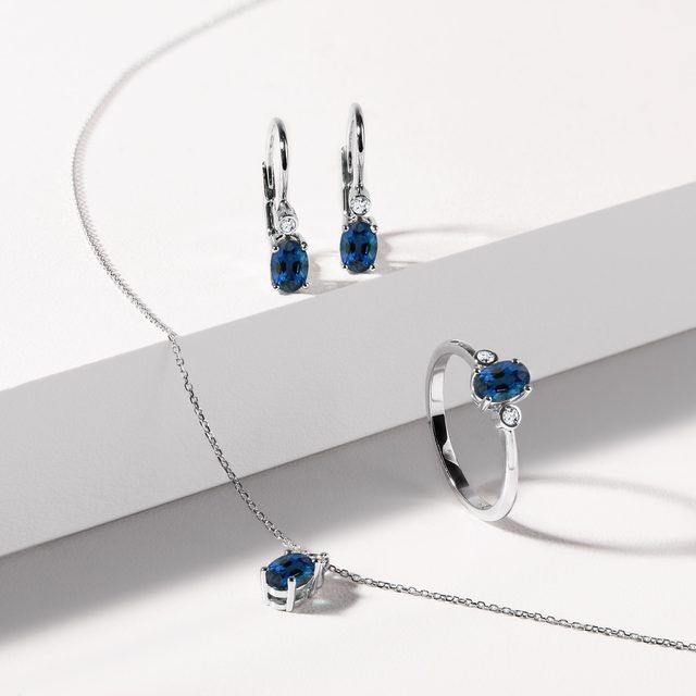 COLLIER EN OR BLANC AVEC SAPHIR ET DIAMANT SERTI CLOS - COLLIERS AVEC SAPHIR - 