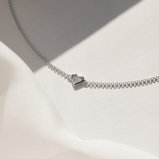NÁRAMOK SRDIEČKO Z BIELEHO ZLATA S BRILIANTMI - NÁRAMKY S DIAMANTMI - 