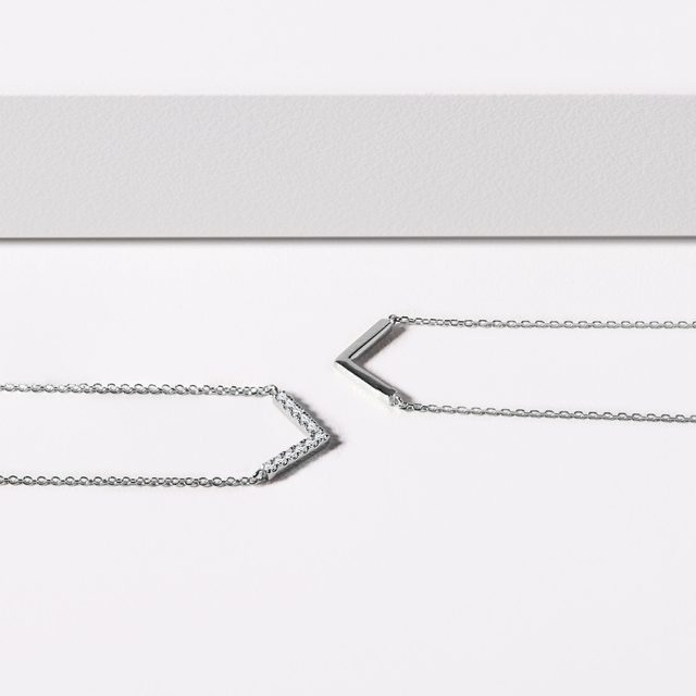 DIAMANTHALSKETTE MIT KLEINEM V-MOTIV UND DIAMANTEN IN WEISSGOLD - KETTEN MIT DIAMANTEN - 