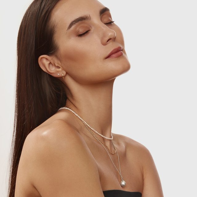 NÁHRDELNÍK Z BÍLÉHO ZLATA S PERLOU AKOYA - PERLOVÉ PŘÍVĚSKY - 