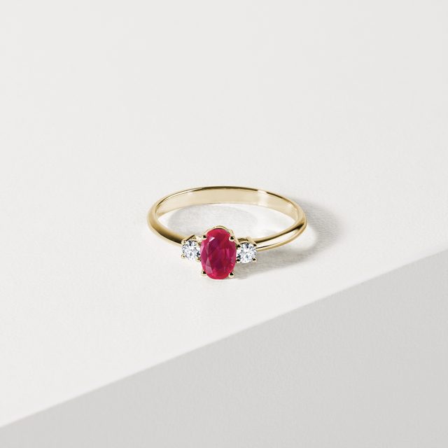 GOLDRING MIT RUBIN UND DIAMANTEN - RUBIN-VERLOBUNGSRINGE - 