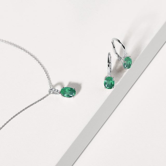 EMERALD AND DIAMOND NECKLACE IN WHITE GOLD - EMERALD NECKLACES - 