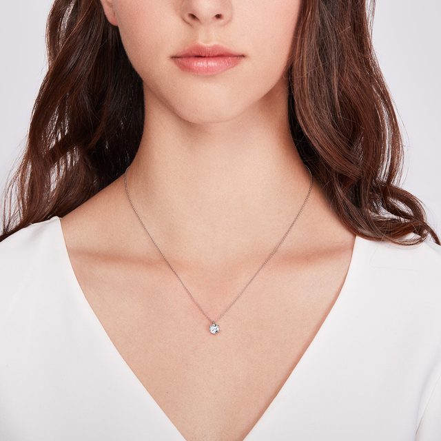 PENDENTIF EN OR BLANC SERTI D'UN BRILLANT - COLLIERS AVEC DIAMANTS - 