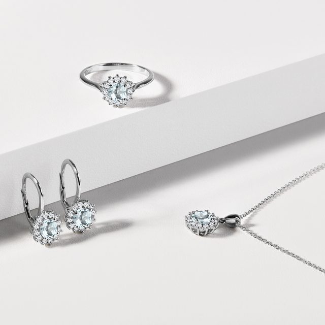 NÁHRDELNÍK Z BÍLÉHO ZLATA S AKVAMARÍNEM A BRILIANTY - NÁHRDELNÍKY S AKVAMARÍNEM - 