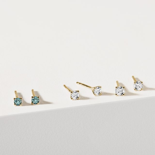 PUCES D'OREILLES EN OR JAUNE AVEC DIAMANTS BLEUS - PUCES D'OREILLES EN DIAMANT - 