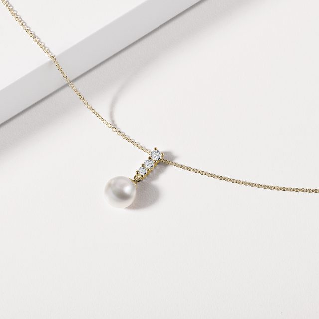 AKOYA PEARL AND DIAMOND PENDANT NECKLACE IN YELLOW GOLD - PEARL PENDANTS - 