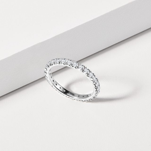 LUXUSNÁ SVADOBNÁ OBRÚČKA ETERNITY Z BIELEHO ZLATA - SVADOBNÉ OBRÚČKY DÁMSKE - 