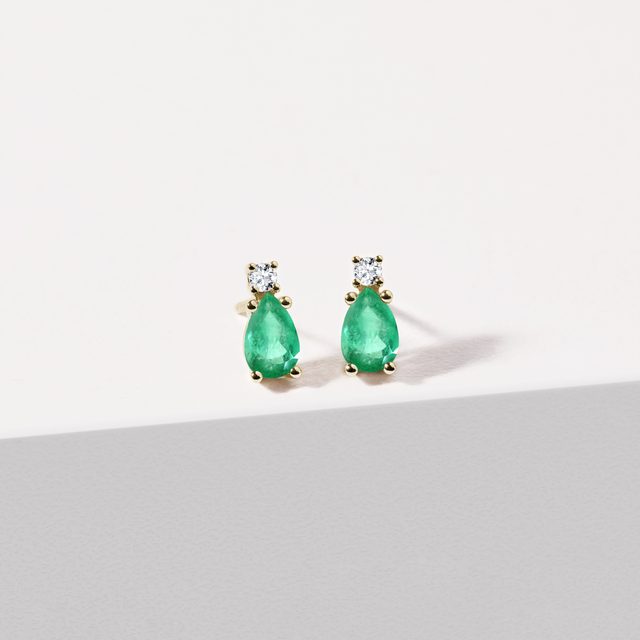 BOUCLES D'OREILLES EN OR JAUNE, ÉMERAUDES ET DIAMANTS - BOUCLES D'OREILLES EN ÉMERAUDE - 