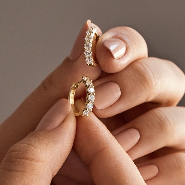 NÁUŠNICE S DIAMANTMI ZO ŽLTÉHO ZLATA - NÁUŠNICE DIAMANTY - 