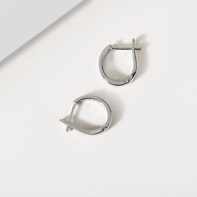 BOUCLES D'OREILLES EN OR BLANC ET DIAMANTS SERTI RAIL - BOUCLES D'OREILLES EN DIAMANT - 