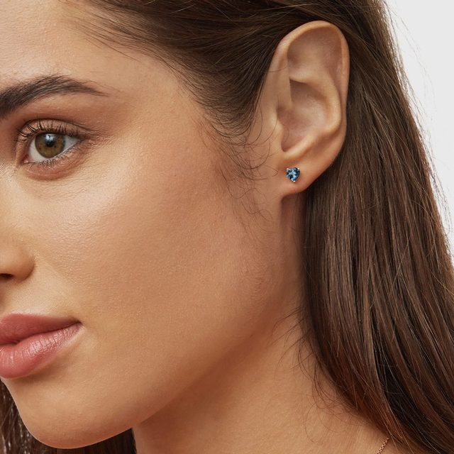 SOUPRAVA NÁUŠNIC A NÁHRDELNÍKU S TOPAZEM LONDON VE TVARU SRDCE - DRAHOKAMOVÉ SOUPRAVY - 