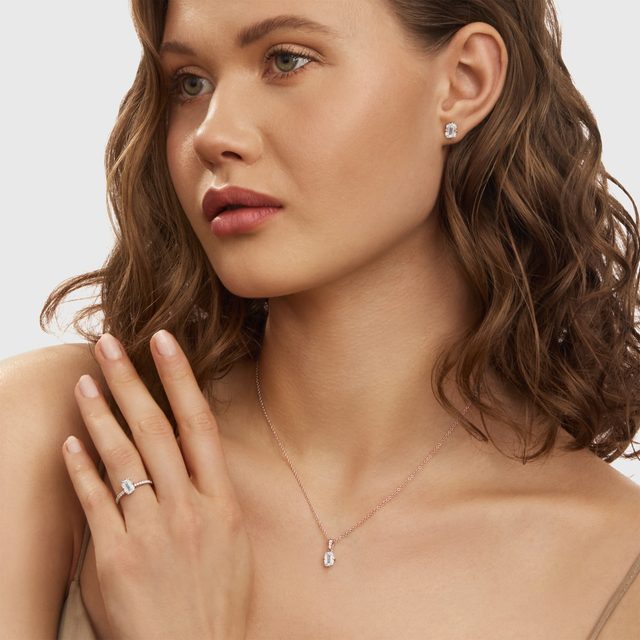 BOUCLES D'OREILLES EN OR ROSE ET DIAMANTS DE SYNTHÈSE - PUCES D'OREILLES EN DIAMANT - 