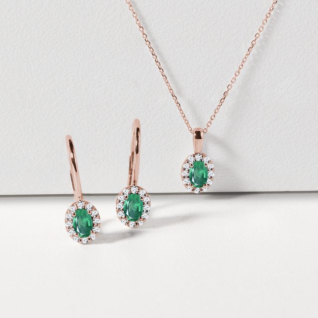 EMERALD AND DIAMOND HALO NECKLACE IN ROSE GOLD - EMERALD NECKLACES - 