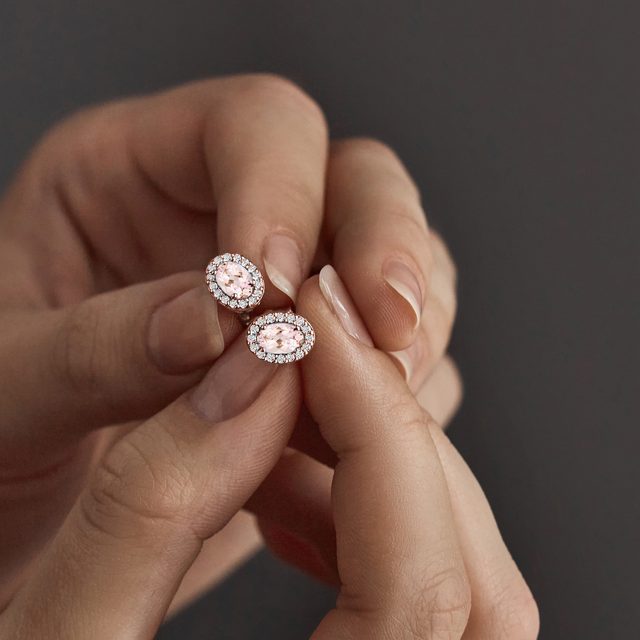 NÁUŠNICE S MORGANITY A BRILIANTY V RŮŽOVÉM ZLATĚ - NÁUŠNICE S MORGANITEM - 