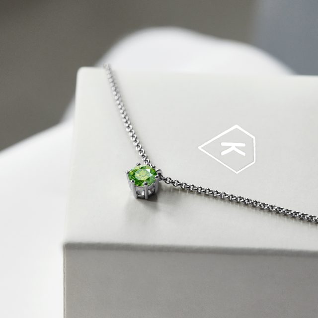 HALSKETTE AUS WEISSGOLD MIT GRÜNEM DIAMANTEN - KETTEN MIT DIAMANTEN - 