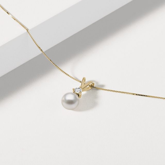 PERLENKETTE AUS GELBGOLD MIT DIAMANT - PERLEN ANHÄNGER - 