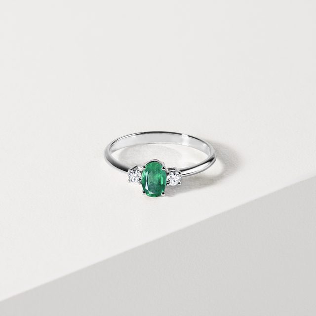 SMARAGD- UND DIAMANTRING AUS WEISSGOLD - RINGE MIT SMARAGD - 