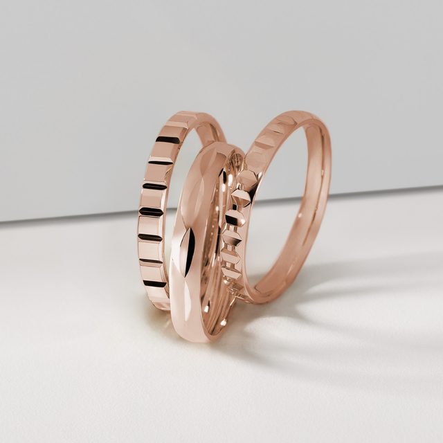 ORIGINÁLNÍ SNUBNÍ PRSTEN PRO PÁNY V RŮŽOVÉM ZLATĚ - PÁNSKÉ SNUBNÍ PRSTENY - 