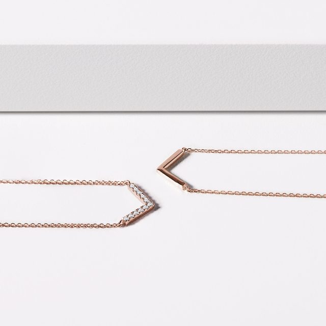 COLLIER V EN OR ROSE ET DIAMANTS - COLLIERS AVEC DIAMANTS - 