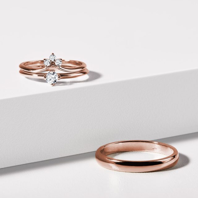ROSE GOLD WEDDING RING SET WITH A 3 DIAMOND CHEVRON RING - ROSE GOLD WEDDING SETS - 