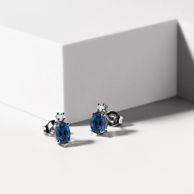 BOUCLES D'OREILLES EN OR BLANC AVEC SAPHIRS OVALES - BOUCLES D'OREILLES EN SAPHIR - 