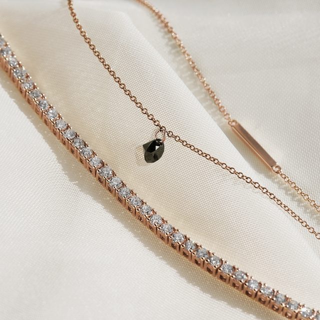 NÁRAMEK NOIR S ČERNÝM DIAMANTEM V RŮŽOVÉM ZLATĚ - NÁRAMKY S DIAMANTY - 