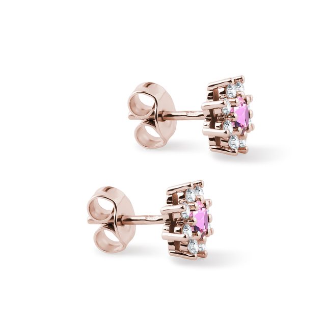 BOUCLES D'OREILLES EN OR ROSE AVEC FLEURS EN SAPHIR ROSE - BOUCLES D'OREILLES EN SAPHIR - 