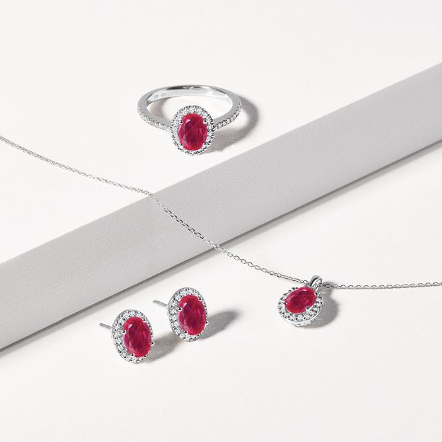 RUBY AND DIAMOND OVAL PENDANT IN WHITE GOLD - RUBY NECKLACES - 