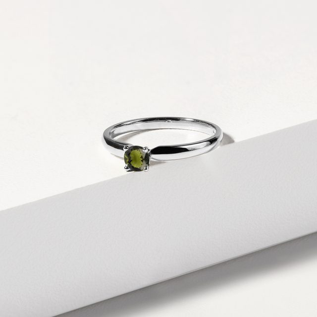 BAGUE EN OR BLANC AVEC MOLDAVITE - BAGUES EN MOLDAVITE - 