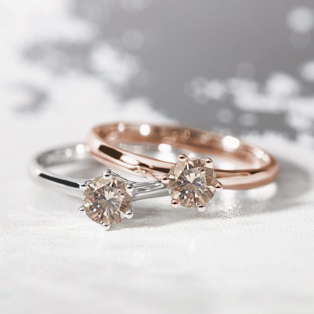 CHAMPAGNERFARBENER DIAMANTRING IN ROSÉGOLD - VERLOBUNGSRINGE MIT FARBIGEN DIAMANTEN - 