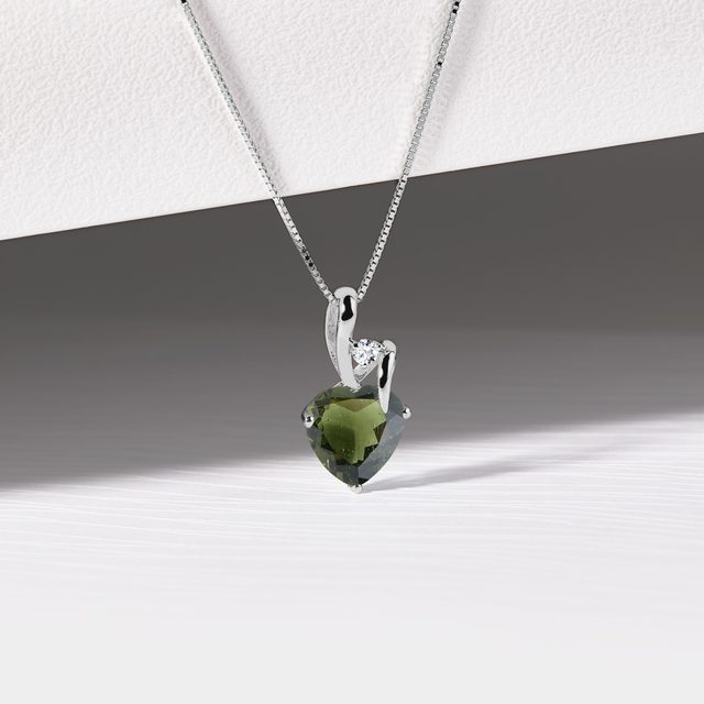 COLLIER COEUR EN OR BLANC AVEC MOLDAVITE ET DIAMANT - COLLIERS AVEC MOLDAVITE - 