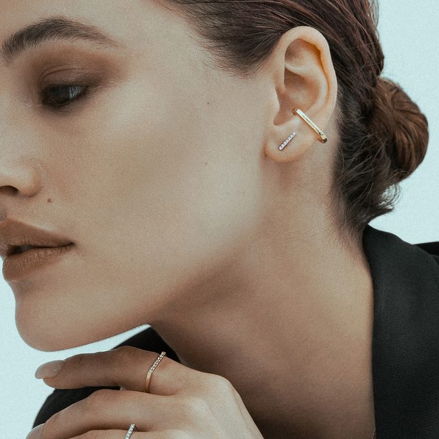 DIAMANTOVÉ NÁUŠNICE TYČINKY Z BIELEHO ZLATA - NÁUŠNICE DIAMANTY - 