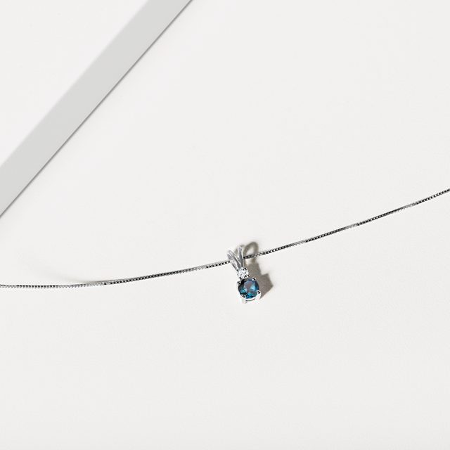 ZAWIESZKA Z TOPAZEM 4 MM I DIAMENTEM W BIAŁYM ZŁOCIE - WISIORKI - 