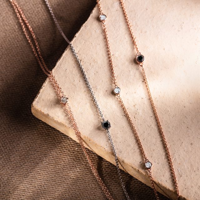 BRACELET EN OR BLANC AVEC SON DIAMANT NOIR - BRACELETS AVEC DIAMANTS - 