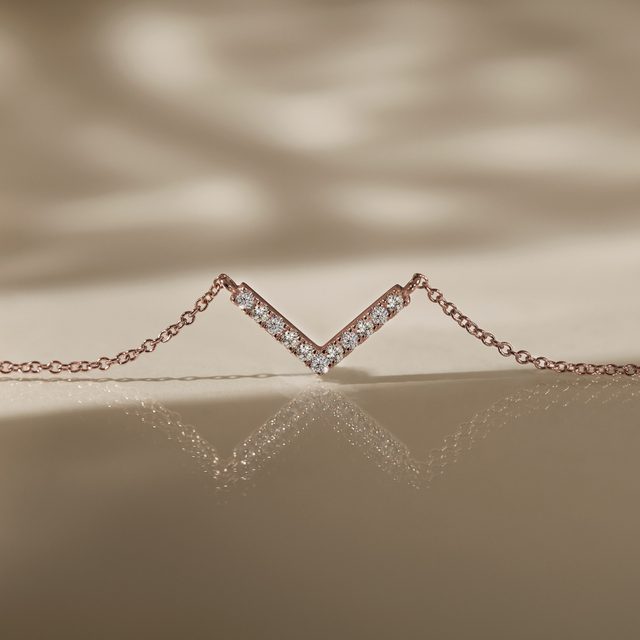 COLLIER V EN OR ROSE ET DIAMANTS - COLLIERS AVEC DIAMANTS - 