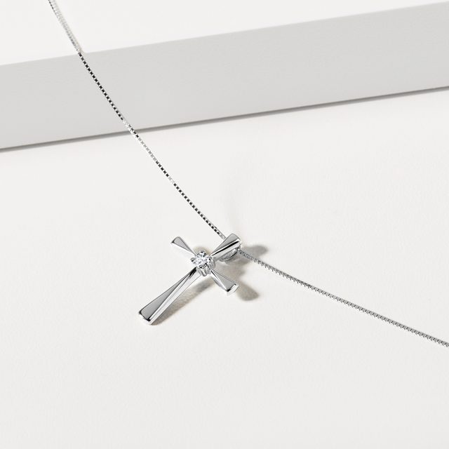 ZŁOTY KRZYŻYK Z DIAMENTAMI - NASZYJNIKI Z DIAMENTAMI - 