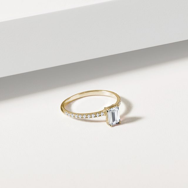 ENGAGEMENT EMERALD CUT RING IN YELLOW GOLD - DIAMOND ENGAGEMENT RINGS - 