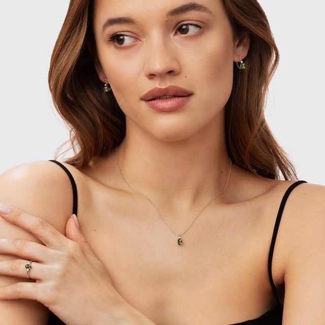 PRSTEŇ Z BIELEHO ZLATA S VLTAVÍNOM A BEZEL DIAMANTMI - PRSTENE VLTAVÍN - 