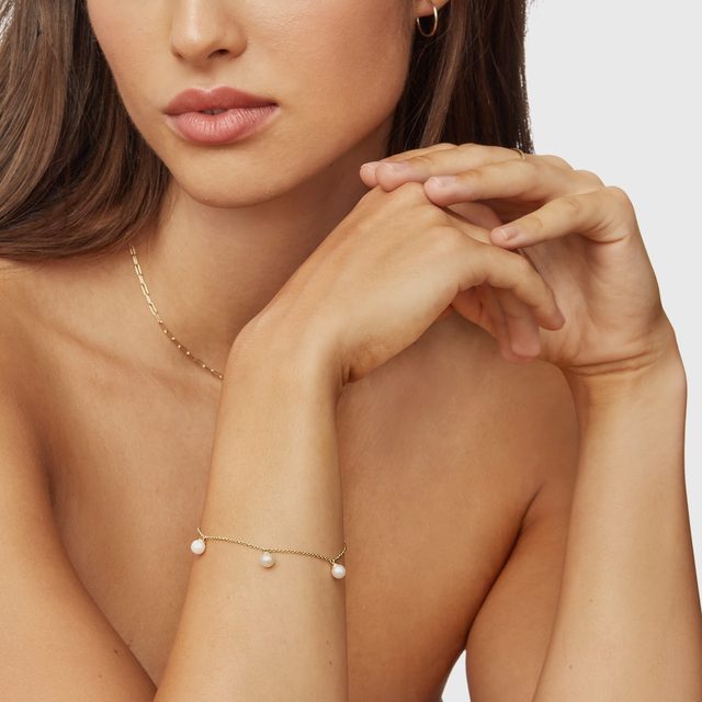 GOLD BRACELET WITH THREE FRESHWATER PEARLS - PEARL BRACELETS - 