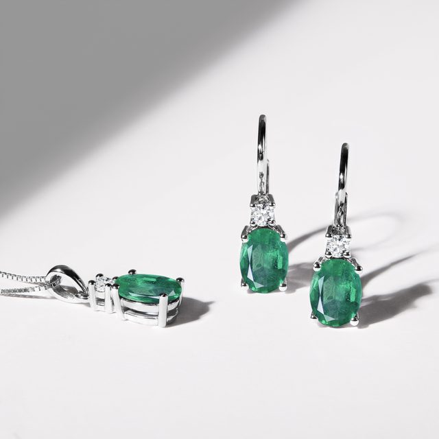 OVAL EMERALD AND DIAMOND WHITE GOLD EARRINGS - EMERALD EARRINGS - 