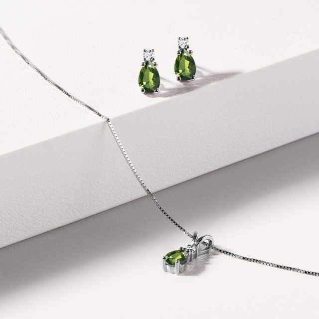 DIAMOND AND MOLDAVITE PENDANT IN WHITE GOLD - MOLDAVITE NECKLACES - 