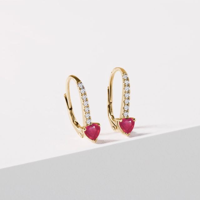 DIAMANTOHRRINGE MIT RUBINBESETZTER HERZFORM AUS GOLD - OHRRINGE MIT RUBIN - 