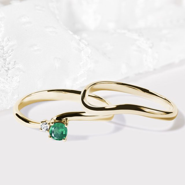 DIAMOND AND EMERALD WAVE RING IN GOLD - EMERALD RINGS - 