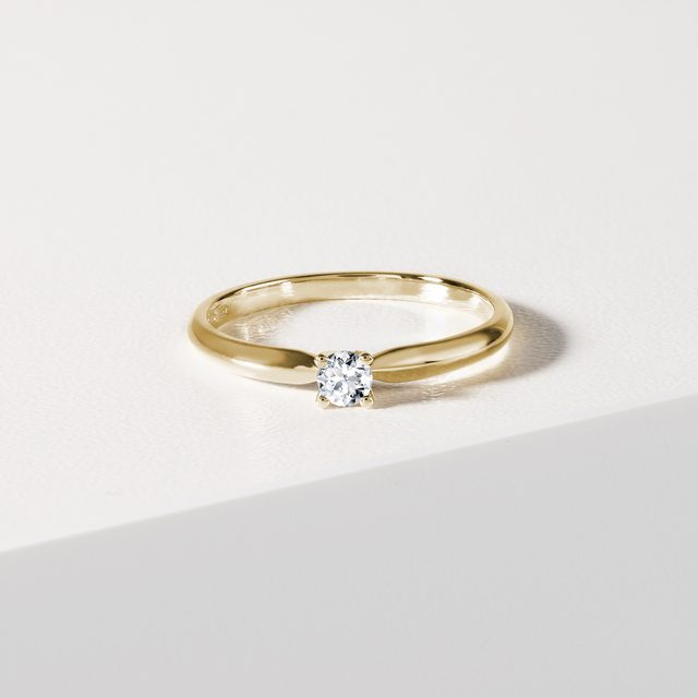 PRSTIENOK ZO ŽLTÉHO ZLATA S DIAMANTOM - ZÁSNUBNÉ PRSTENE S BRILIANTOM - 