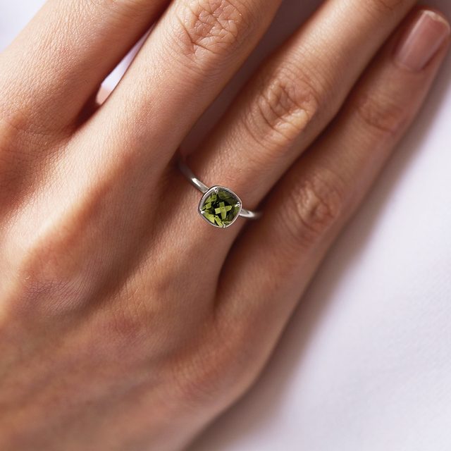 PIERŚCIONEK  Z BIAŁEGO ZŁOTA Z WEŁTAWINEM - PIERŚCIONKI Z MOŁDAWITAMI - 