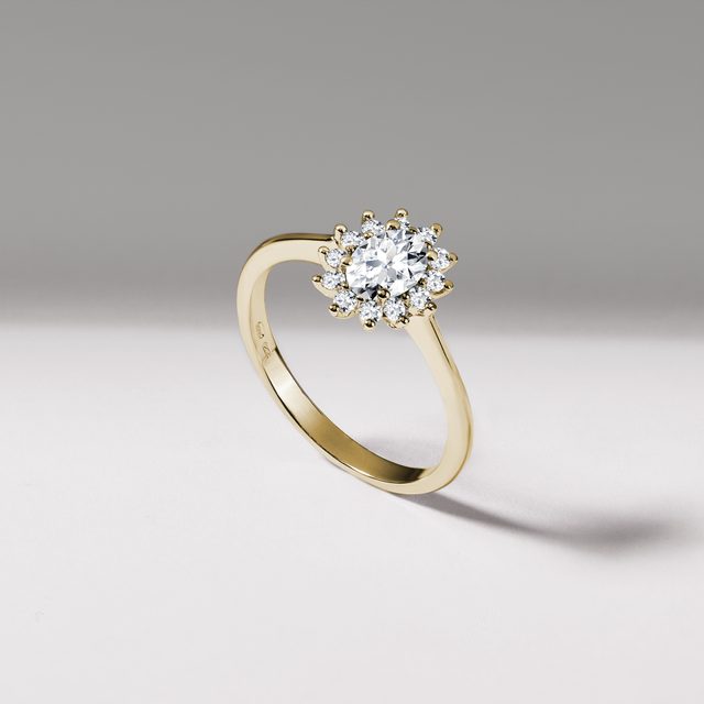 LUXUSNÍ PRSTEN S DIAMANTY VE ŽLUTÉM ZLATĚ - DIAMANTOVÉ ZÁSNUBNÍ PRSTENY - 